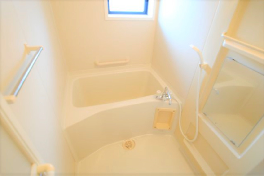 ファミールの浴室|日々の疲れを癒すお風呂付です