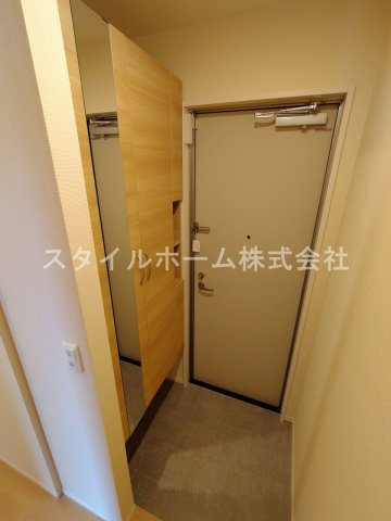 ソレイユ入船の玄関|別部屋写真です。