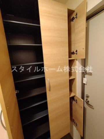 ソレイユ入船の収納|別部屋写真です。