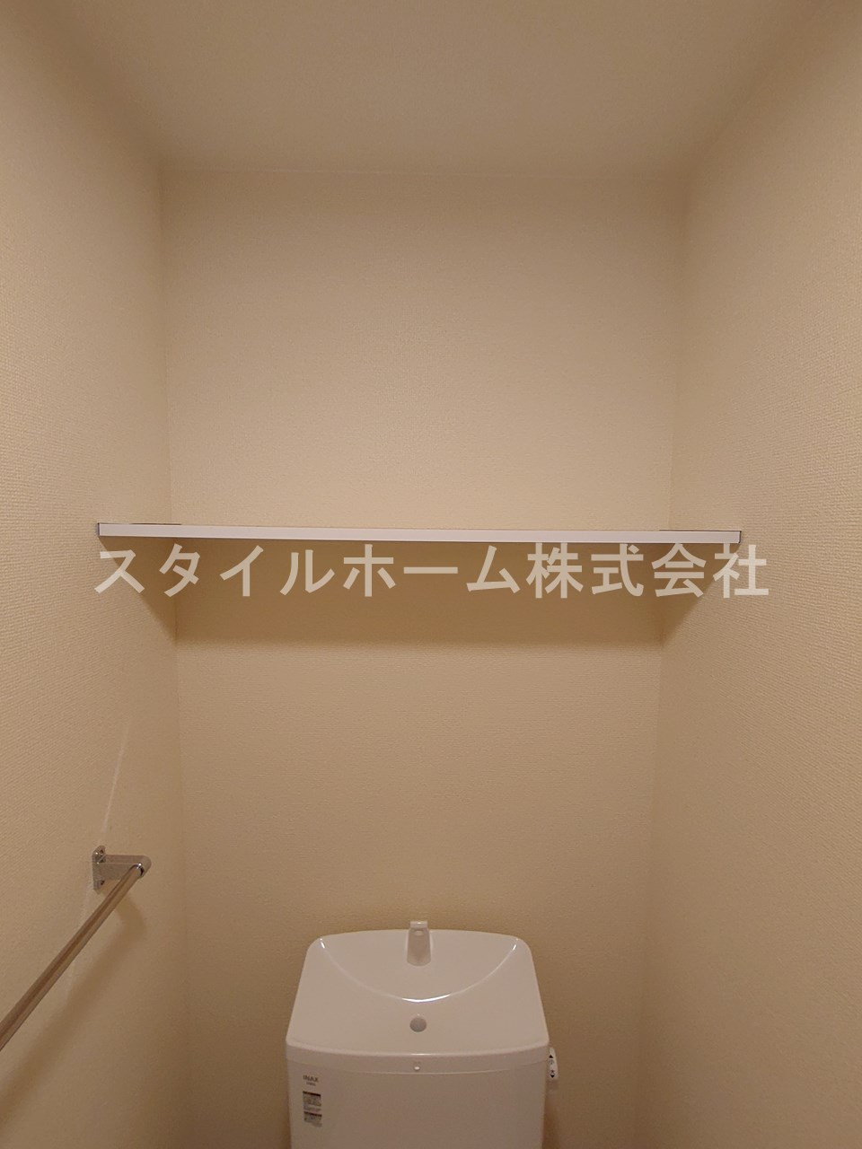 ソレイユ入船のトイレ|別部屋写真です。