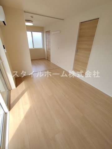 ソレイユ入船の居間・リビング|別部屋写真です。