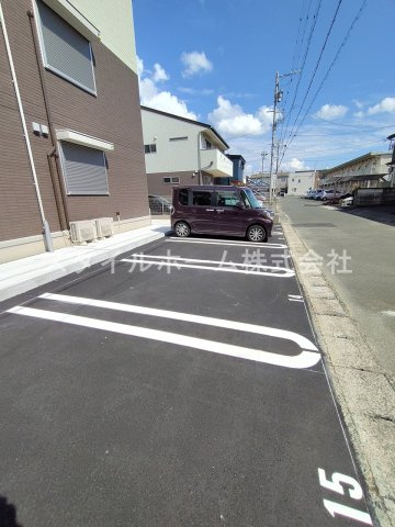 ソレイユ入船の駐車場