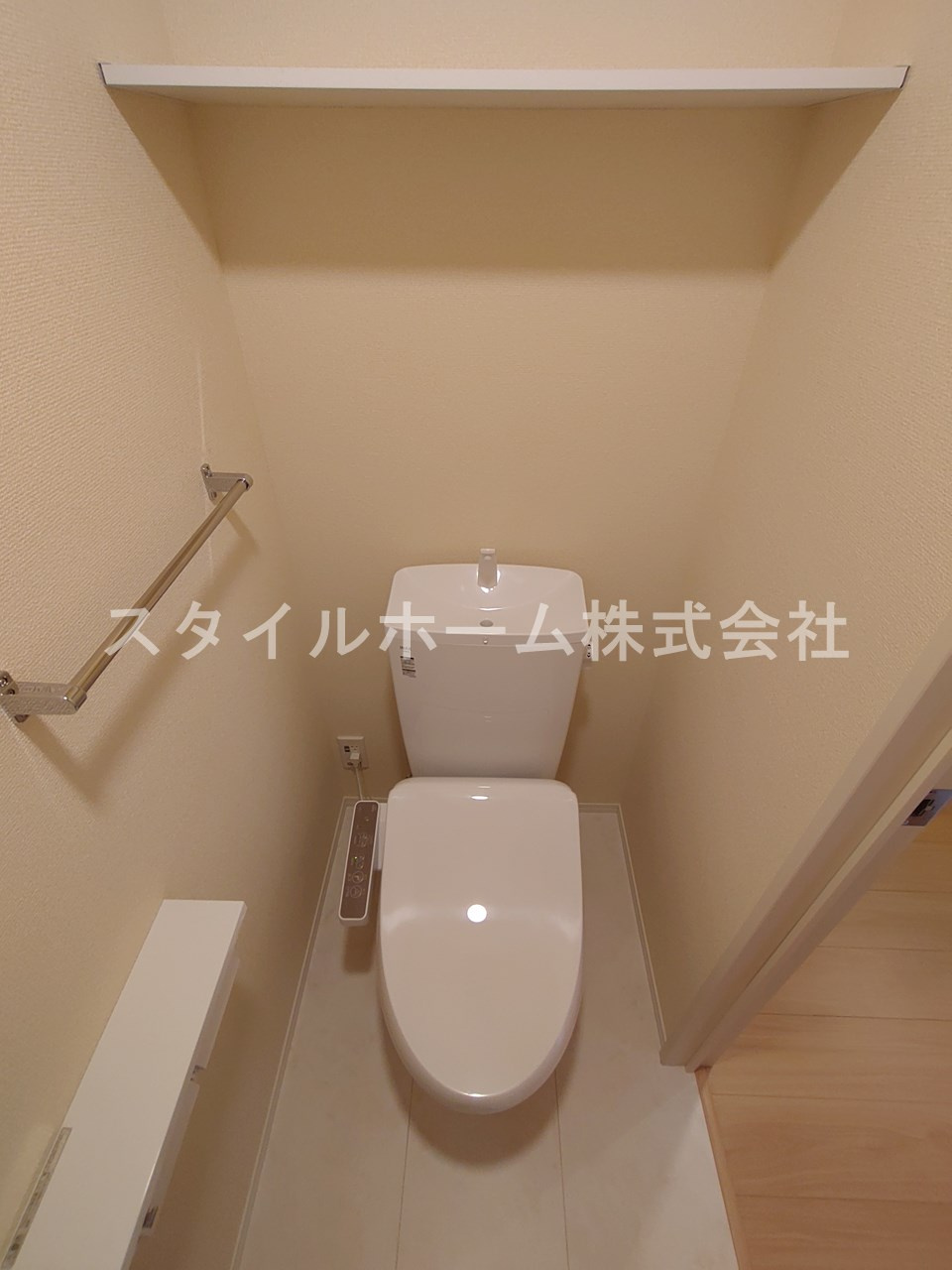 ソレイユ入船のトイレ|別部屋写真です。