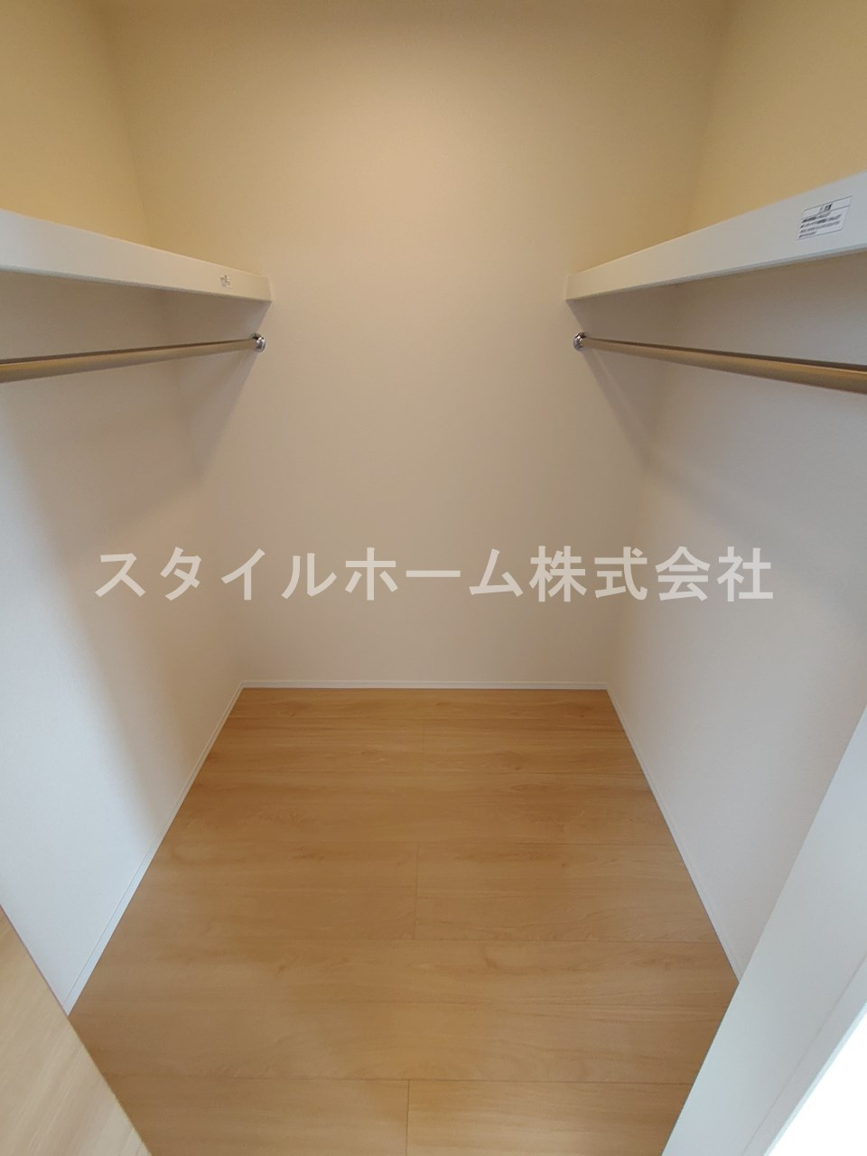 ソレイユ入船の収納|別部屋写真です。