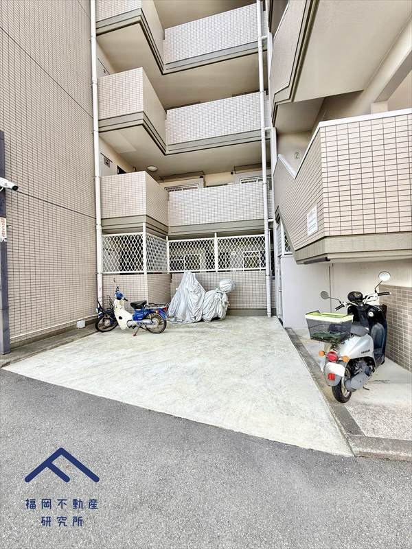 エンゼルハイム田島の駐車場