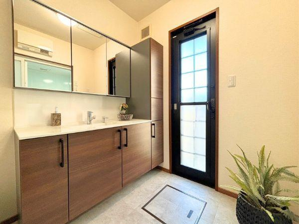 大在浜2丁目　中古の独立洗面台|収納豊富な洗面台(1階洗面所)