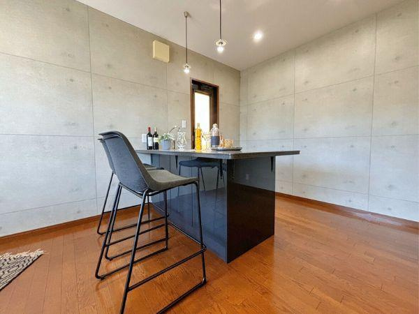 大在浜2丁目　中古の洋室|バーカウンターでゆったりとしたひと時を