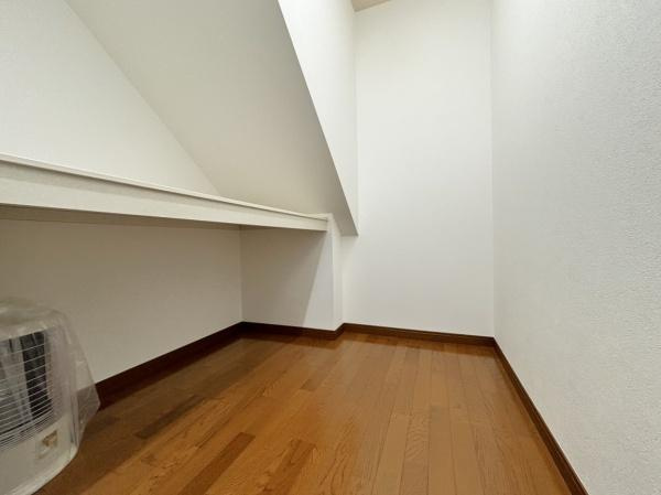 大在浜2丁目　中古の収納|ストック品などの保管に便利な階段下収納