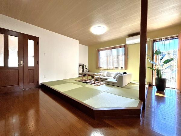 大在浜2丁目　中古の居間・リビング|畳はスタイリッシュな琉球畳を使用