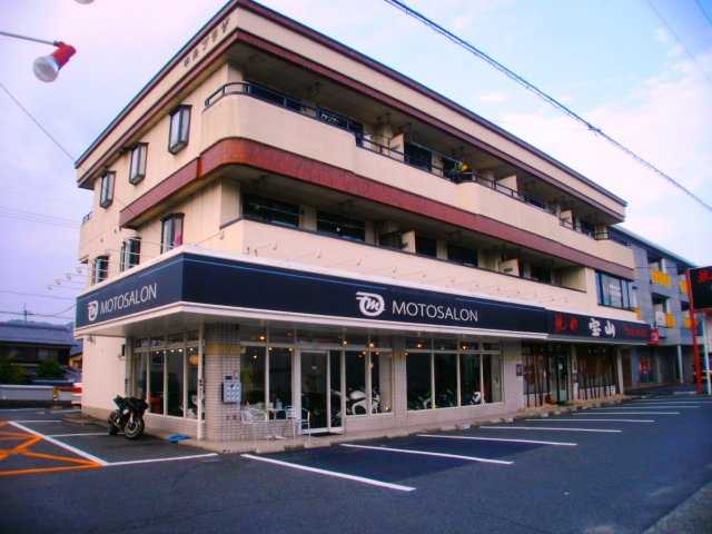 中央プラザの外観