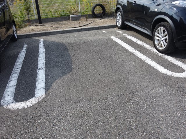 明石市松江のアパートの駐車場