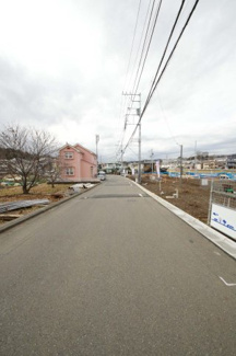 【前面道路含む現地写真】 | 令和７年３月６日撮影　建築中