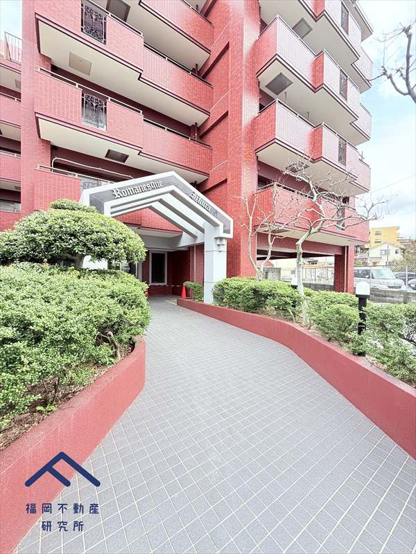 ロマネスク飯倉のエントランス