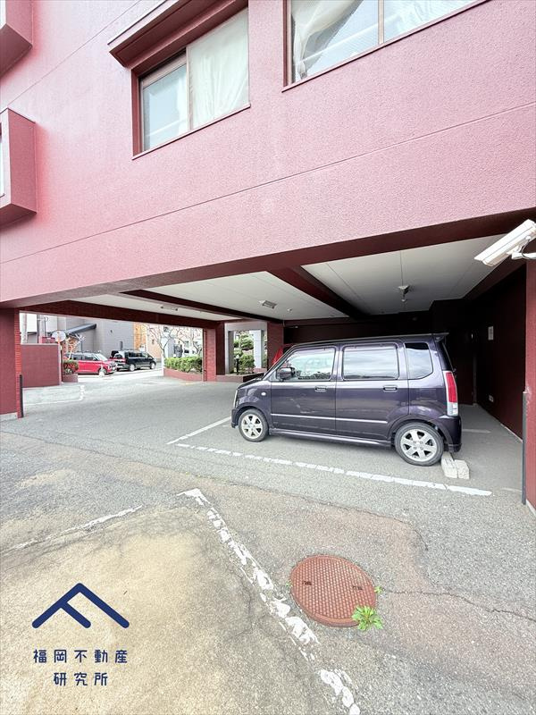 ロマネスク飯倉の駐車場