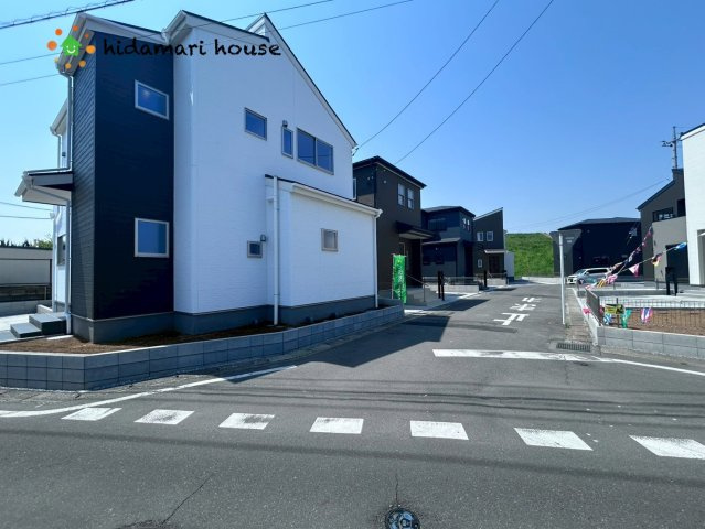 西区中野林　第2　新築戸建　リーブルガーデン　07の前面道路含む現地写真