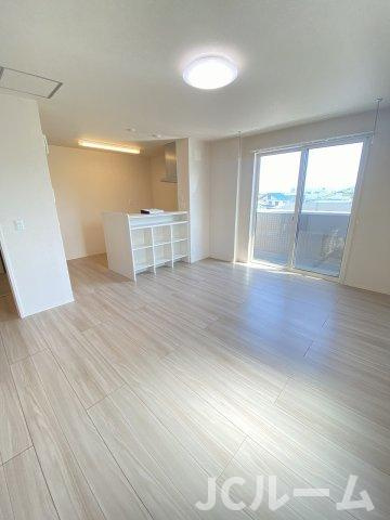 ベルファミーユの居間・リビング|同建物内の別の部屋の写真です。