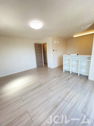 ベルファミーユのキッチン|同建物内の別の部屋の写真です。