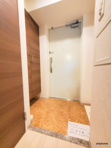 Luxe新大阪SOUTH　仲介手数料無料の玄関