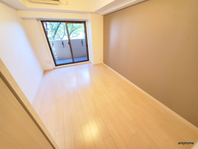 Luxe新大阪SOUTH　仲介手数料無料の居間・リビング