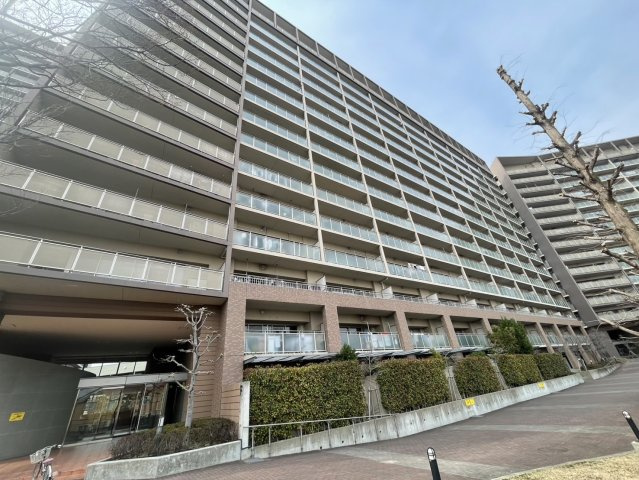 リバティパーク枚方F棟の外観|新しい生活にいかがでしょうか？外観はお住まいの顔になります。こだわりたいポイントですね。水回りリフォームやリノベーションも承ってます。
■現地見学・資金計画相談・住宅ローン相談もお問合せ受付中■