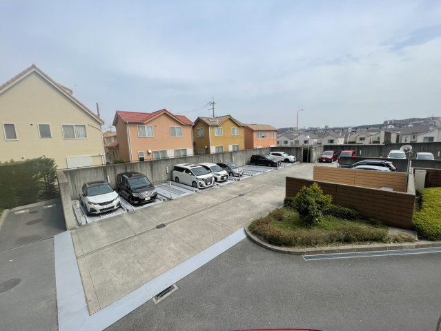 リバティパーク枚方F棟の駐車場|■物件内覧・資金計画相談・住宅ローン相談、リフォーム相談、お問合せ受付中■
※当日・翌日のご内覧、ご相談はお電話でのお問合せがスムーズです！