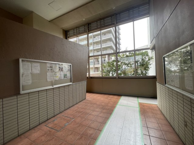リバティパーク枚方F棟のエントランス|■物件内覧・資金計画相談・住宅ローン相談、リフォーム相談、お問合せ受付中■
※当日・翌日のご内覧、ご相談はお電話でのお問合せがスムーズです！