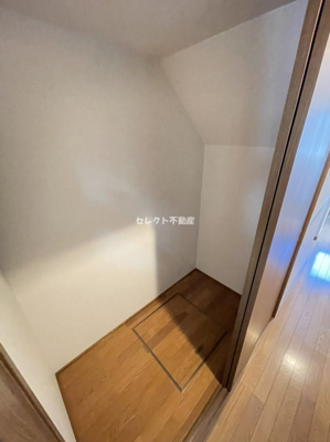 【洋室】 | コンファティーブ白川 | 階段下収納