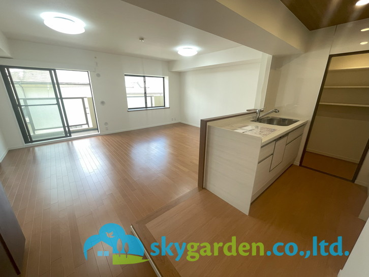 コスモ茅ヶ崎ベルセーヌの居間・リビング