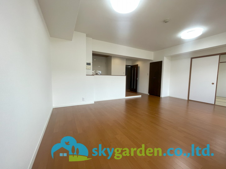 コスモ茅ヶ崎ベルセーヌの居間・リビング