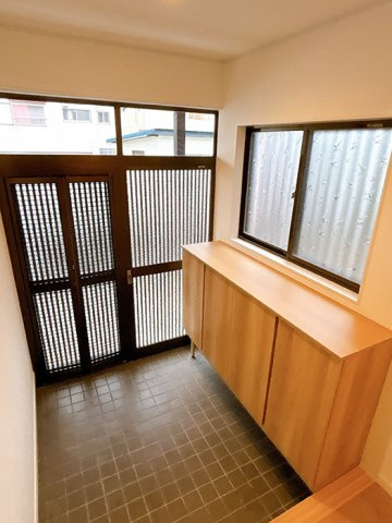 リフォーム　中古戸建　大垣市菅野1丁目　昭和52年築の玄関|玄関収納付き