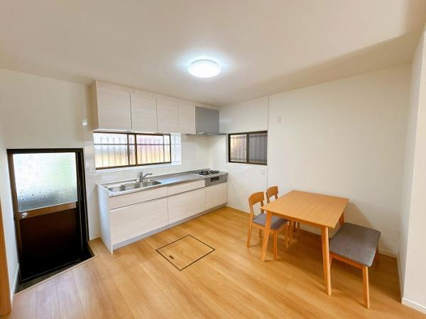 リフォーム　中古戸建　大垣市菅野1丁目　昭和52年築の居間・リビング|ニトリの家具付き！
