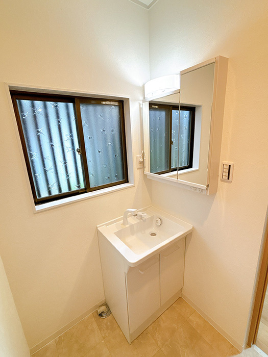 リフォーム　中古戸建　大垣市菅野1丁目　昭和52年築の独立洗面台|新品交換済み！