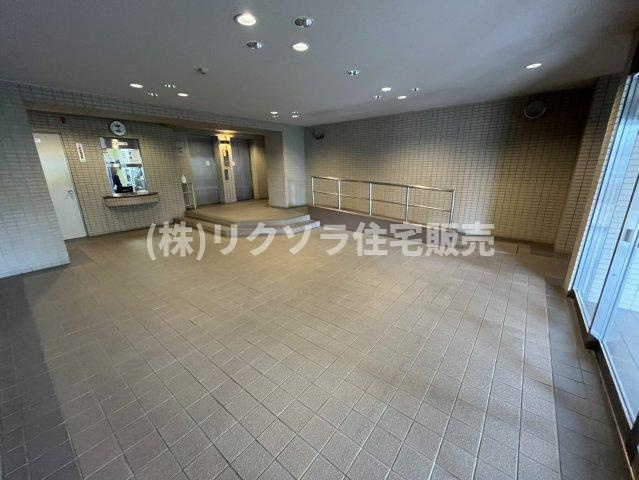 グランコープ津田 A棟のエントランス|エントランス内部
■物件内覧・資金計画相談・住宅ローン相談、リフォーム相談、お問合せ受付中■
※当日・翌日のご内覧、ご相談はお電話でのお問合せがスムーズです！