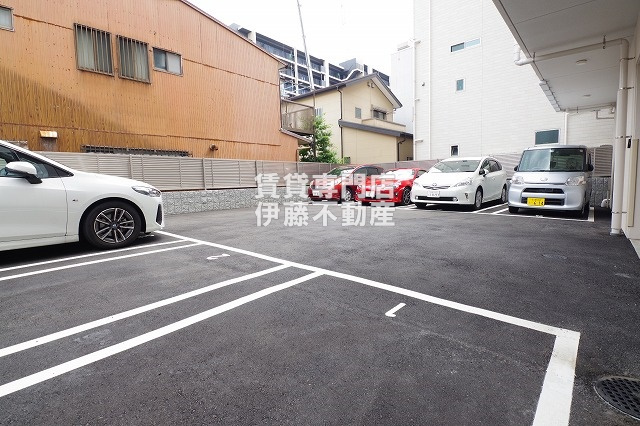 プレイズシード大曽根の駐車場|
