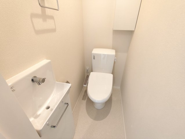 フリージア一色のトイレ