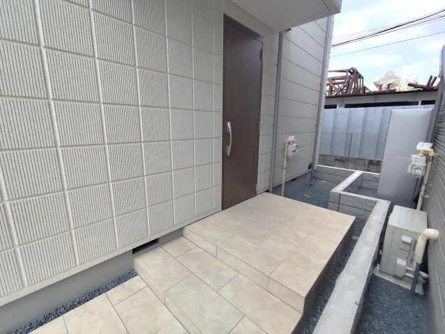 フリージア一色のエントランス