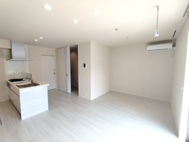 フリージア一色の居間・リビング