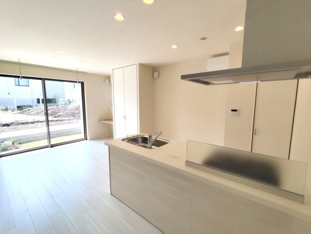 フリージア一色のキッチン