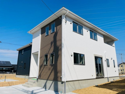 【外観】 | URBAN STYLE　太田市宝町1期　2号棟　 | ついに建物完成いたしました！ぜひ一度ご見学ください♪