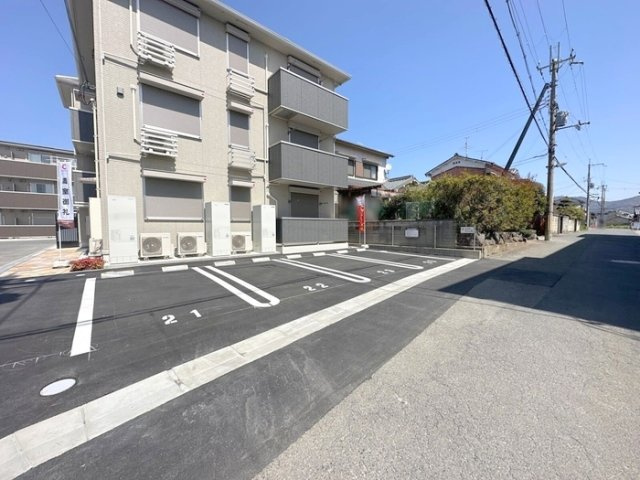 グローリーの駐車場