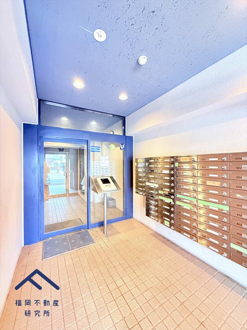 東峰マンション渡辺通のエントランス