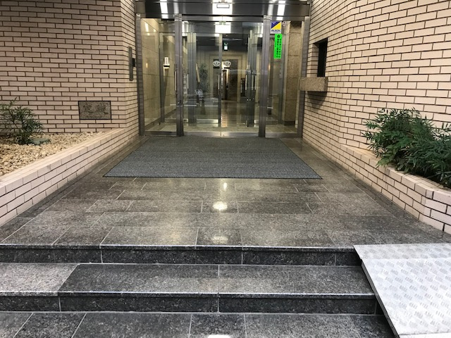 ＫＡＮＯビルのエントランス