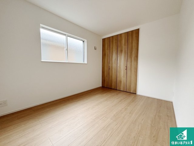 22(土)23(日)24(祝)現地説明会開催　大和郡山市今国府町　の洋室|シンプルな洋室は、自分好みのインテリアが楽しめます♪ご家族とインテリアや家具を選びに行くのは新築購入時の醍醐味の一つです。ぜひお楽しみください♪