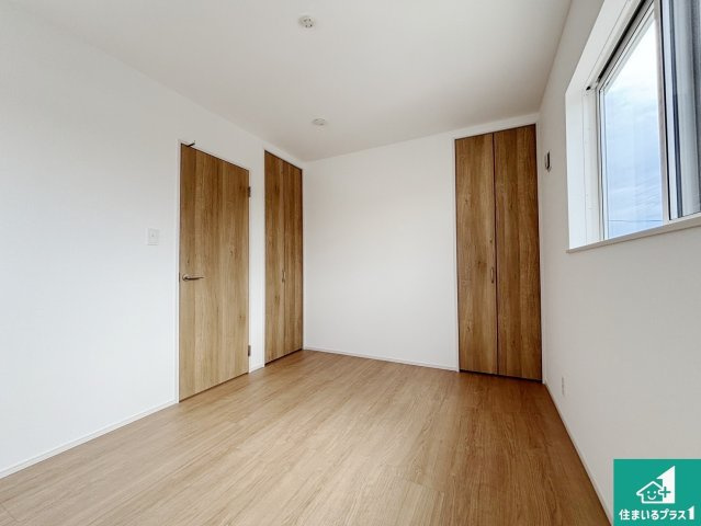 22(土)23(日)24(祝)現地説明会開催　大和郡山市今国府町　の洋室|シンプルな洋室は、自分好みのインテリアが楽しめます♪ご家族とインテリアや家具を選びに行くのは新築購入時の醍醐味の一つです。ぜひお楽しみください♪