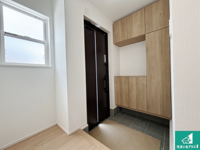 22(土)23(日)24(祝)現地説明会開催　大和郡山市今国府町　の玄関|シューズボックスにはたくさんの靴が収納できるので玄関周りはいつもスッキリ！ご家族が増えても安心！