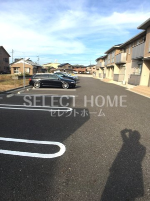 【駐車場】 | セ・ラヴィ | 駐車場があるので、車を買う予定の方も安心です