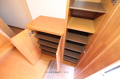 【エントランス】 | ニュークレストールソフィアＡ | 毎日通るエントランスはこのようになっています
ニュークレストールソフィアA棟201号室　2013/8/12撮影