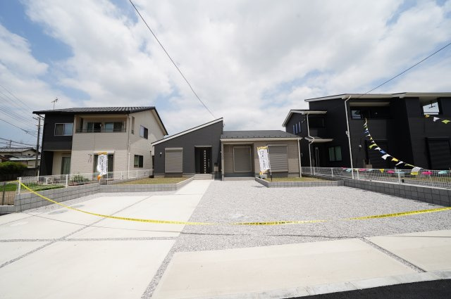 新築　太田市鳥山上町第3　Livele Garden.S　1号棟の駐車場|現地写真　駐車スペースは並列4台分可能です！
