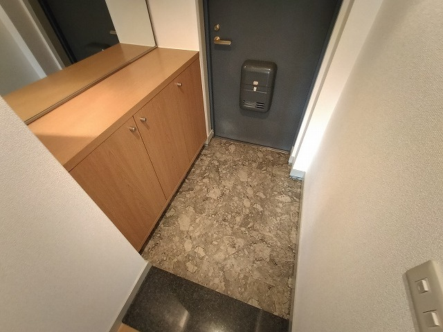 神戸市須磨区白川台７丁目の賃貸マンションの玄関|シューズボックス付き