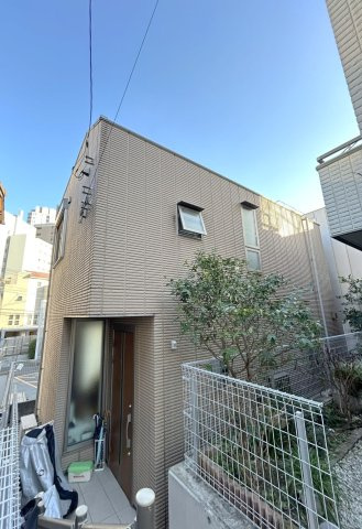 南青山一丁目へーベルハウスのエントランス|耐震耐火の旭化成施工